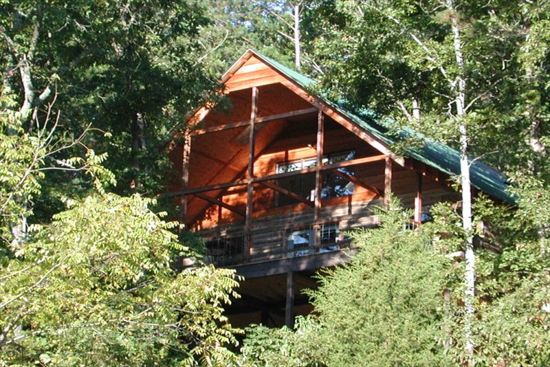 Missouri Tree House family cabin on the hillside
