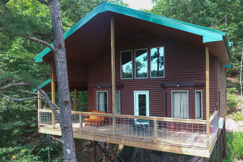 Missouri Treehouse Cabin Redbud