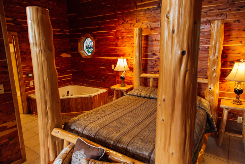 Missouri Romantic Treehouse Cabin Cedar Chest