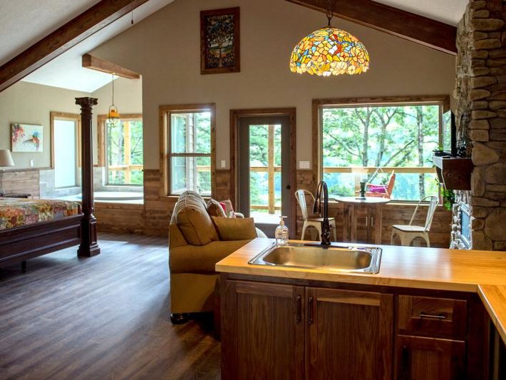 Missouri Romantic River Rose Treehouse Cabins