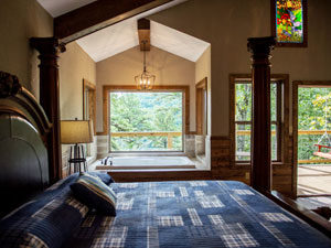 Missouri Romantic Treehouse Cabin Bungalow