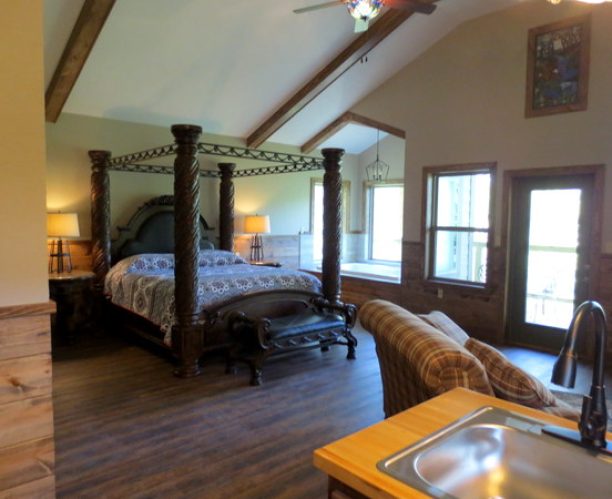 kingfisher-romantic-cabin Missouri Kingfisher Vacation in the Ozarks