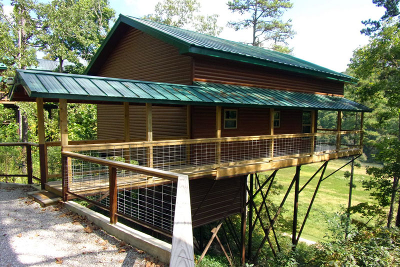 Missouri Family Vacation treehouse cabin Wisteria