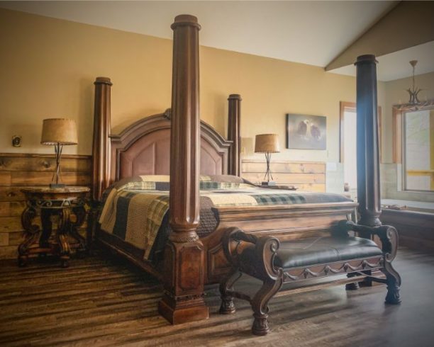 Hideaway Tree House Couples Cabin bed Missouri The Hideaway Cabin Treetop Vacation in the Ozarks
