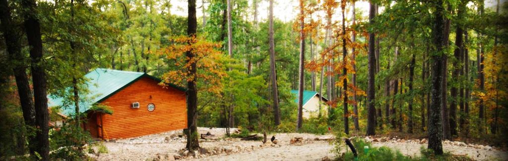 Missouri Dogwood Treehouse cabin Romantic getaway