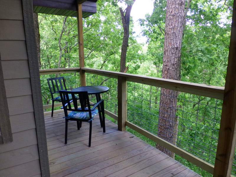 Missouri Treehouse Birdsong Cabin